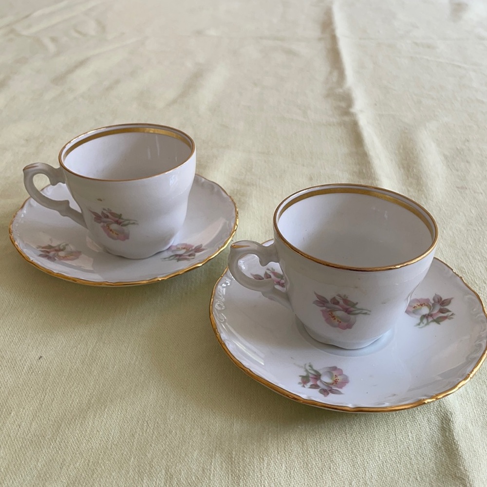 Vtg, set of two teacups and saucers, floral/cottage core design